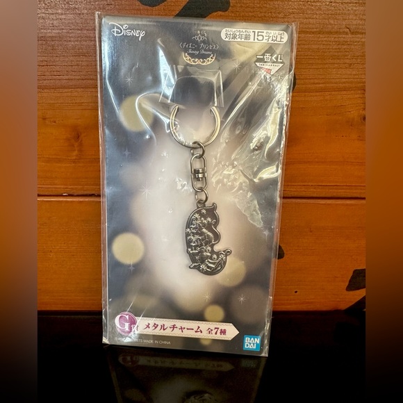 Disney keychain “G” - Picture 1 of 2